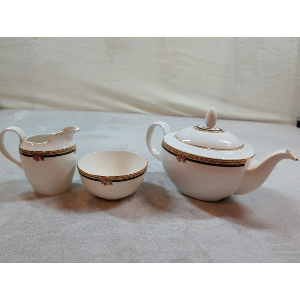 Royal Doulton‎ Lauren New Romance Collection Teapot Creamer and Bowl Set TC 1249